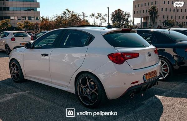 אלפא רומיאו ג'ולייטה תלתן ירוק Veloce SR Pack אוט' 1.7 (240 כ"ס) בנזין 2016 למכירה בפתח תקווה