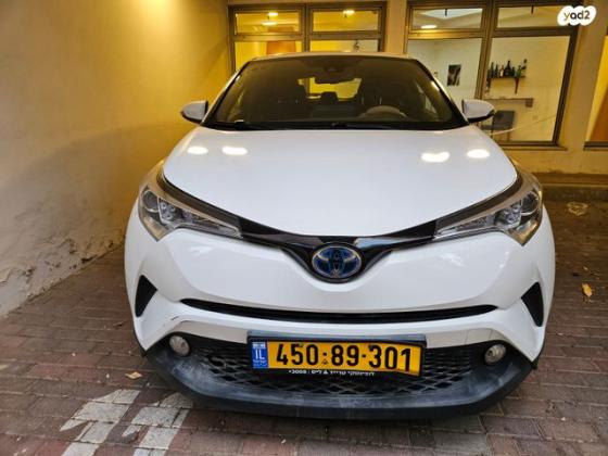 טויוטה C-HR Club הייבריד אוט' 1.8 (98 כ''ס) בנזין 2018 למכירה בכפר סבא