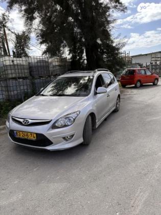 יונדאי i30CW Inspire סטיישן אוט' 1.6 (126 כ''ס) בנזין 2011 למכירה בנתניה