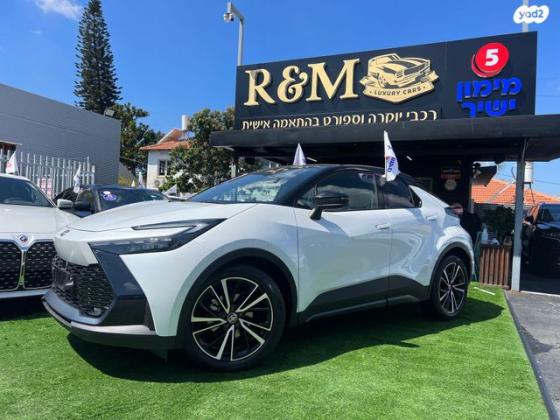 טויוטה C-HR Lounge ST אוט' 1.8 (140 כ''ס) בנזין 2024 למכירה בכפר סבא