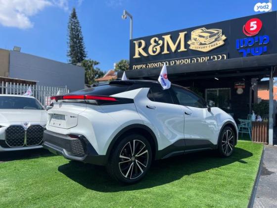 טויוטה C-HR Lounge ST אוט' 1.8 (140 כ''ס) בנזין 2024 למכירה בכפר סבא