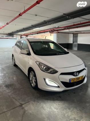 יונדאי i30 Inspire סטיישן אוט' 1.6 (135 כ"ס) בנזין 2015 למכירה בנתניה