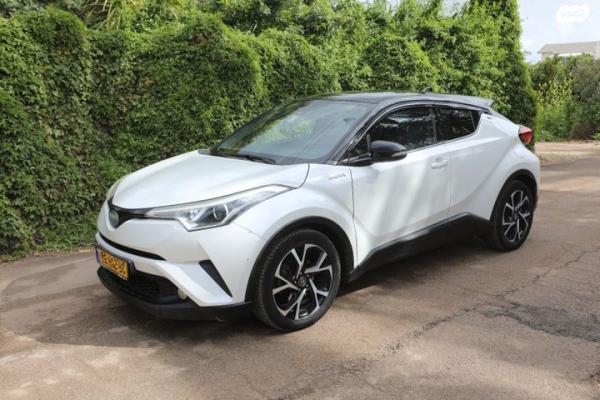 טויוטה C-HR Chic הייבריד אוט' 1.8 (98 כ"ס) בנזין 2017 למכירה בתל אביב יפו