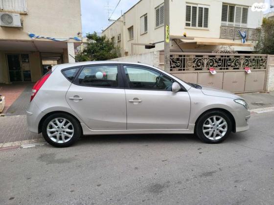 יונדאי i30 Supreme אוט' 1.6 (126 כ''ס) בנזין 2010 למכירה בחולון