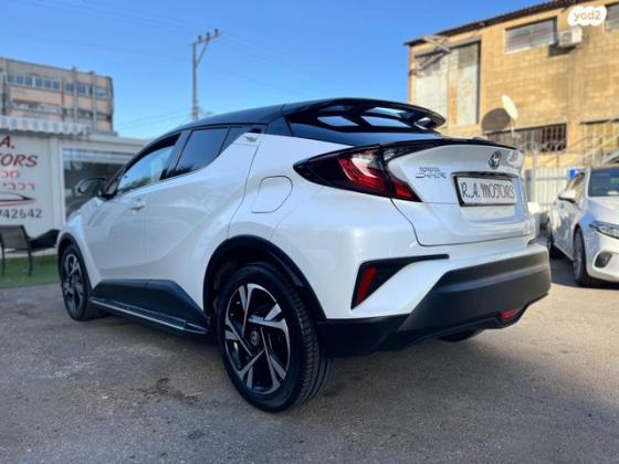 טויוטה C-HR Chic הייבריד אוט' 1.8 (98 כ"ס) בנזין 2023 למכירה בתל אביב יפו