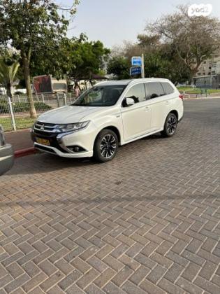 מיצובישי אאוטלנדר PHEV 4X4 Luxury הייבריד אוט' 5 מק' 2.0 (121 כ"ס) היברידי חשמל / בנזין 2017 למכירה באשדוד