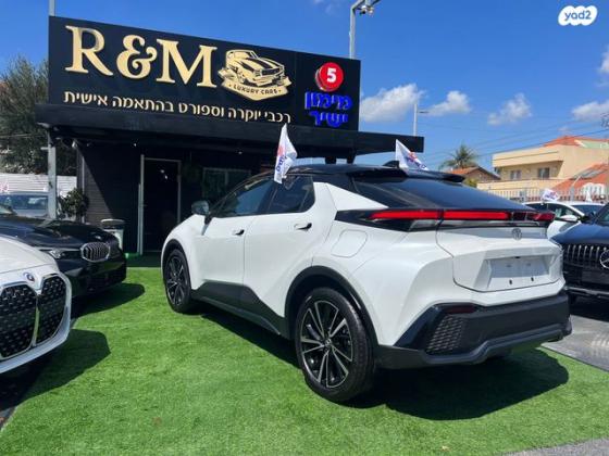 טויוטה C-HR Lounge ST אוט' 1.8 (140 כ''ס) בנזין 2024 למכירה בכפר סבא