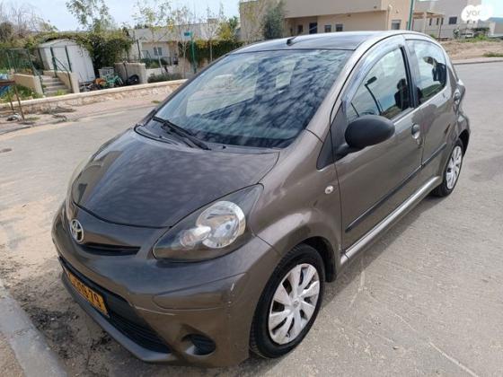 טויוטה אייגו (AYGO) Regular ידני 1.0 (69 כ"ס) בנזין 2012 למכירה בבאר שבע