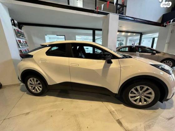 טויוטה C-HR Vision אוט' 1.8 (98 כ''ס) בנזין 2024 למכירה ברחובות