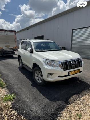 טויוטה לנד קרוזר קצר 4X4 Luxury SWB אוט' 3 דלתות דיזל 2.8 (204 כ''ס) דיזל 2023 למכירה בבלפוריה