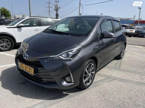 טויוטה יאריס הייבריד Black Sky TSS אוט' 1.5 (73 כ"ס) בנזין 2019 למכירה ב