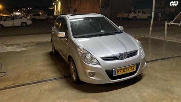 יונדאי i20 Supreme ידני 1.6 (126 כ''ס) בנזין 2012 למכירה בלהבים