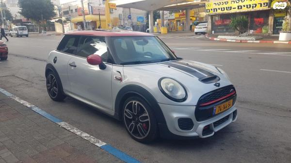 מיני JCW Pure Led אוט' 3 דל' 2.0 (231 כ"ס) בנזין 2015 למכירה בכפר יונה