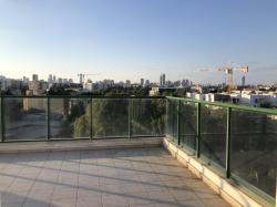 דירת גג 4.5 חדרים להשכרה בתל אביב יפו | שדרות ששת הימים | נ