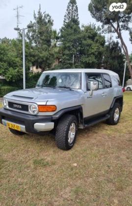 טויוטה FJ קרוזר 4X4 אוט' 4.0 (260 כ''ס) בנזין 2008 למכירה בפתח תקווה