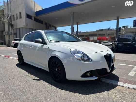 אלפא רומיאו ג'ולייטה תלתן ירוק Quadrifoglio ידני 1.7 (230 כ''ס) בנזין 2010 למכירה בראשון לציון