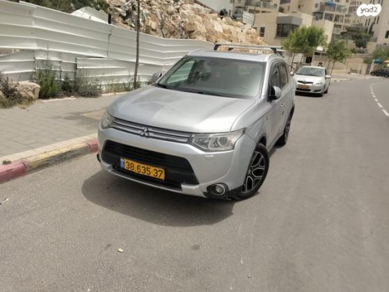 מיצובישי אאוטלנדר PHEV 4X4 הייבריד אוט' 5 מק' 2.0 (121 כ''ס) היברידי חשמל / בנזין 2015 למכירה בבית שמש