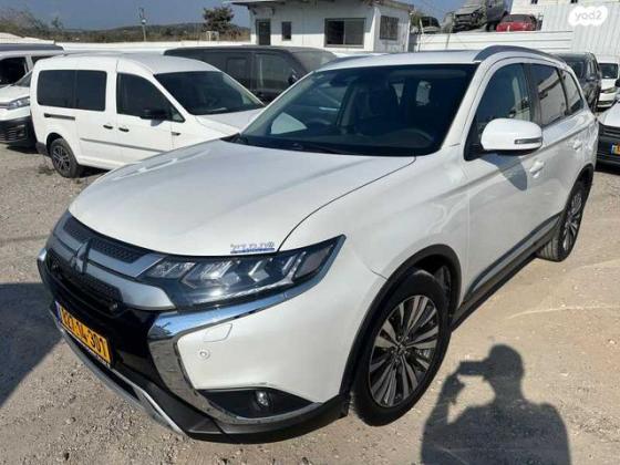 מיצובישי אאוטלנדר Premium אוט' 7 מק' 2.0 (150 כ''ס) בנזין 2019 למכירה בציפורי