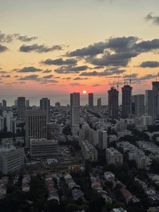 דירה 4.5 חדרים להשכרה בתל אביב יפו | דרך מנחם בגין