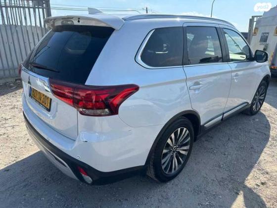 מיצובישי אאוטלנדר Premium אוט' 7 מק' 2.0 (150 כ''ס) בנזין 2019 למכירה בציפורי