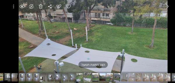 מנדלי מוכר ספרים (מרכז)