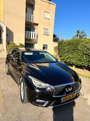 אינפיניטי Q30 (2018)